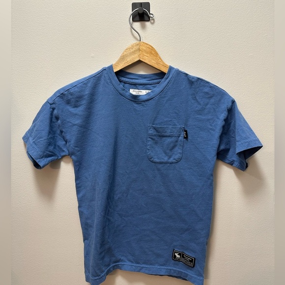 Abercrombie kids essential tee w/pocket. Size 9/10 - Picture 1 of 3